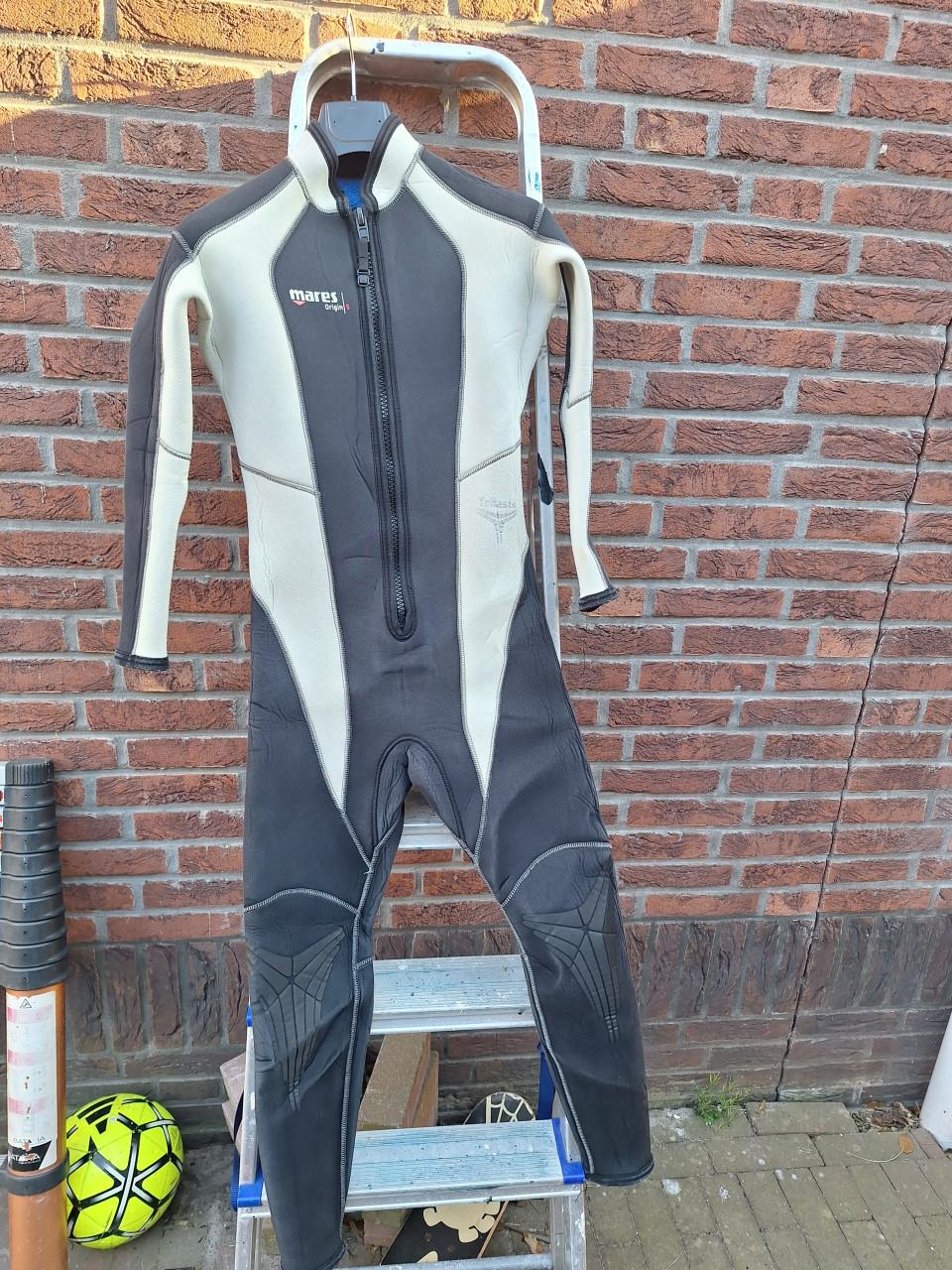 Mares dubbel duikpak maat 4