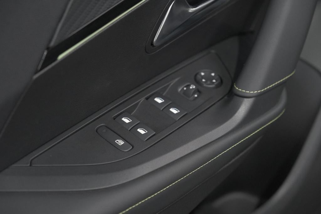 Peugeot 2008 puretech 130 eat8 gt | 360 camera | stoelmassage | adaptieve c