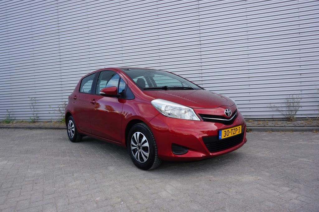 Toyota Yaris 1.0 vvt-i aspiration airco / navi / camera / bt / elektr. rame