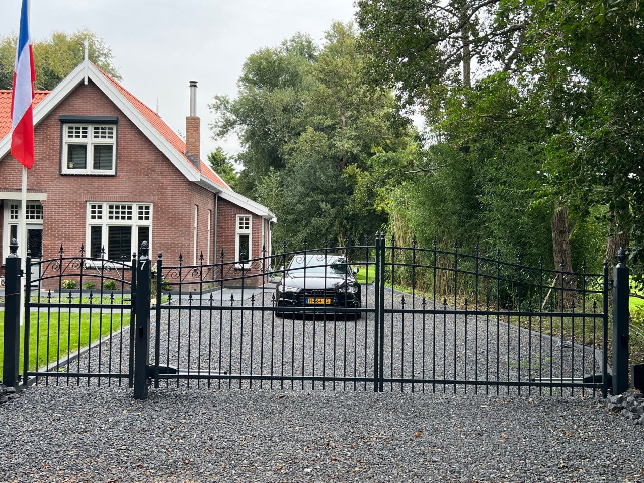 Inrijpoorten / Automatische poorten / Schuifpoorten.
