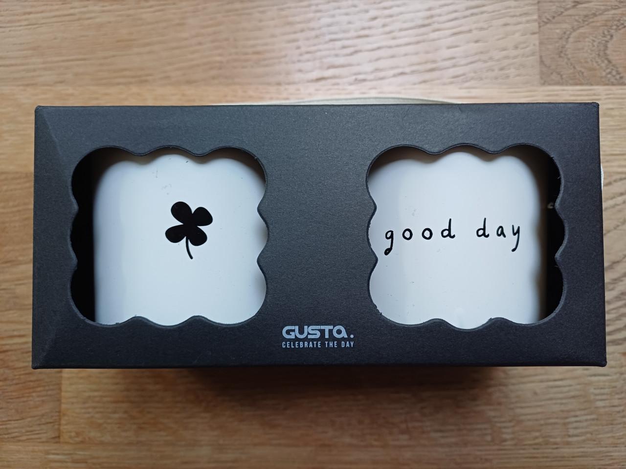 Nieuw: GUSTA - CADEAUset van 2 kaarsen met houders + applicatie - wit!