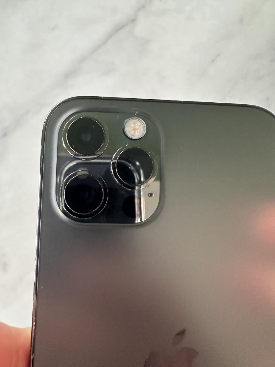 Donker grijze iPhone 12 pro