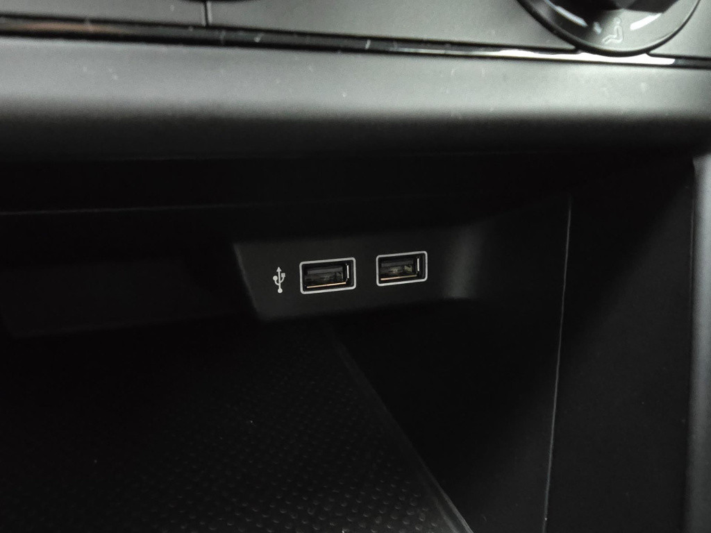 Volkswagen Polo occasion 1.0 tsi comfortline met parkeersensoren voor en ac