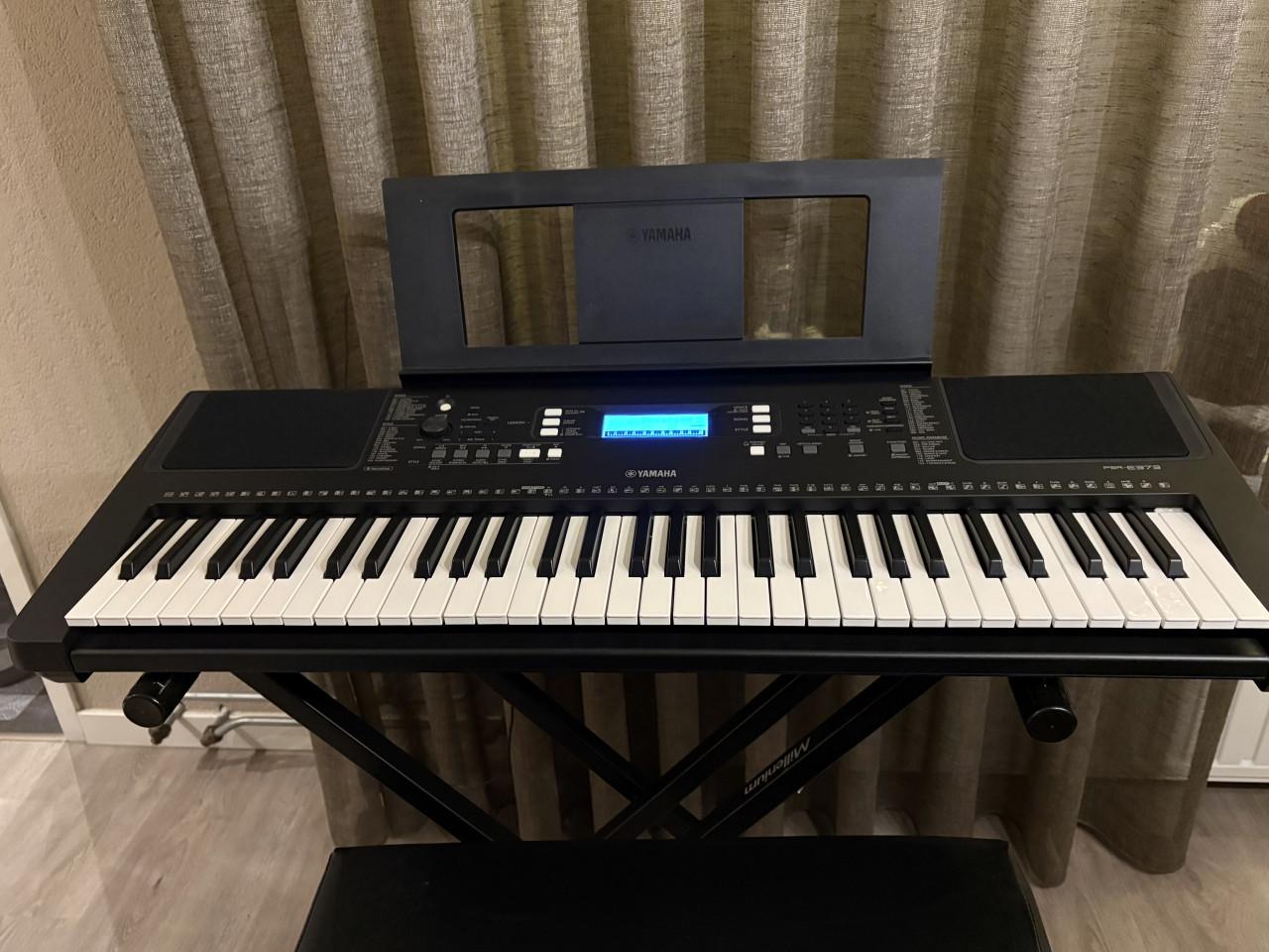 Yamaha PSR-E373 Keyboard