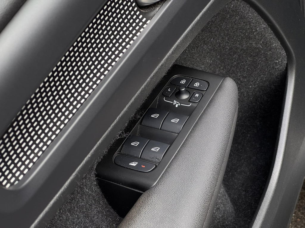 Volvo XC40 recharge p8 awd r-design 408pk | trekhaak uitklapbaar | navigati