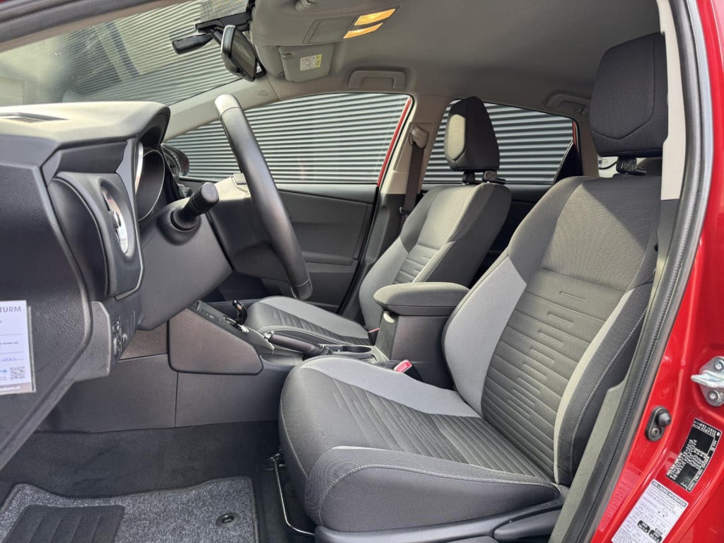 Toyota Auris 1.8 hybrid dynamic | trekhaak | navigatie | camera | keyless e