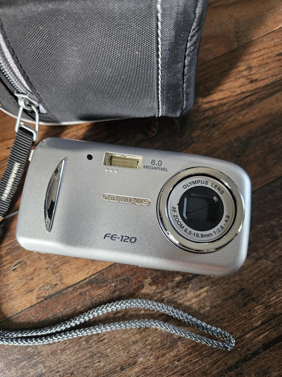 Olympus FE-120 Digitale Camera met 6.0 Megapixel en Tasje