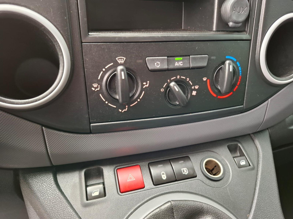 Citroen Berlingo 1.6 bluehdi 75 comfort airco / kasten inrichting / trekhaa
