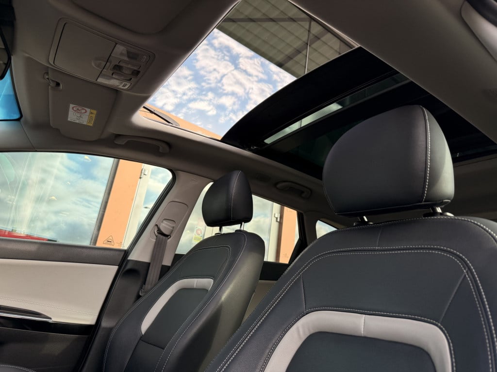 Kia Cee'd sportswagon 1.6 gdi businessline | pano | leder | stoel/stuur ver