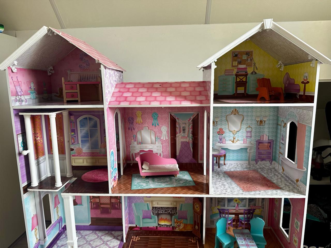 Groot houten poppenhuis