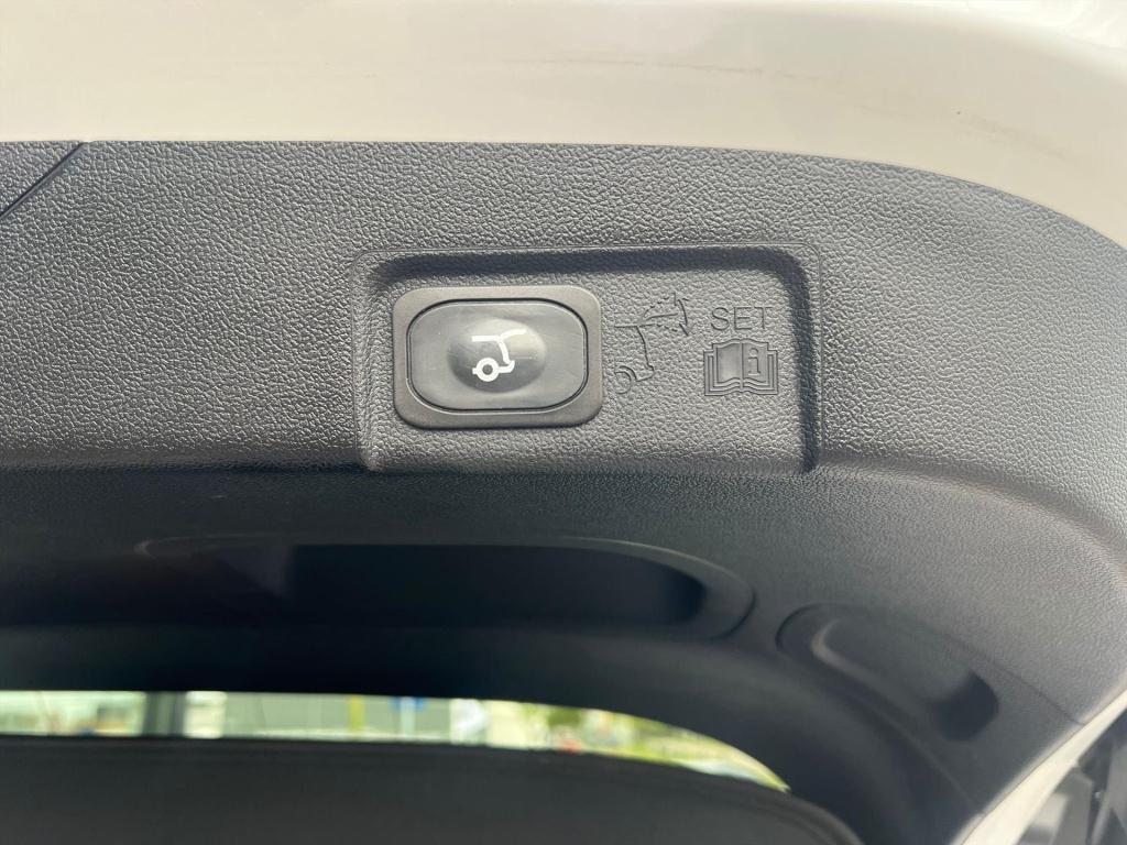 Ford Puma 1.0i ecoboost hybrid 155pk st-line x , panodak , 19inch , winterp