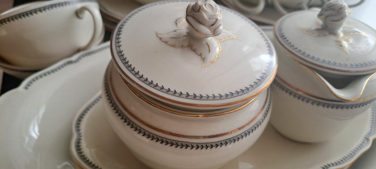 Mooi oud servies