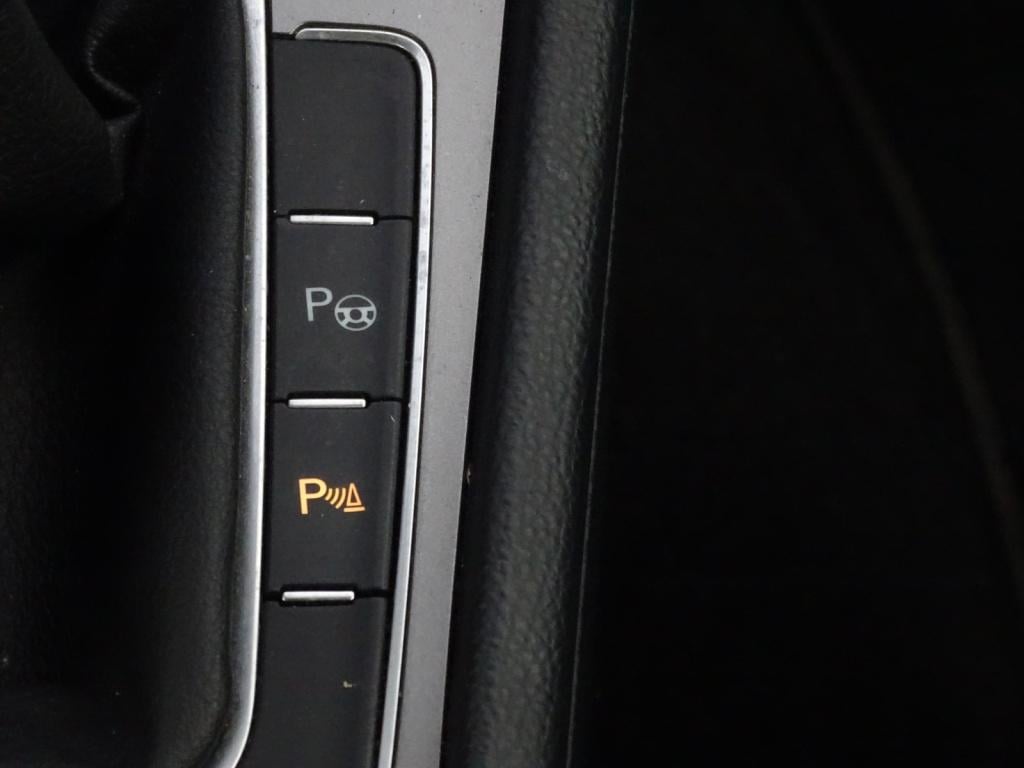 Volkswagen Golf 1.6 tdi highline adapt cruise | navi | bluetooth