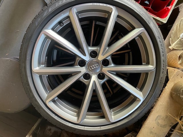 Mooie 19" Audi sport Velgen + Banden