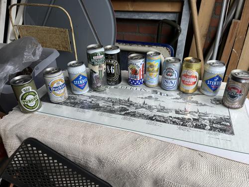 Volle bierflesjes en blikjes