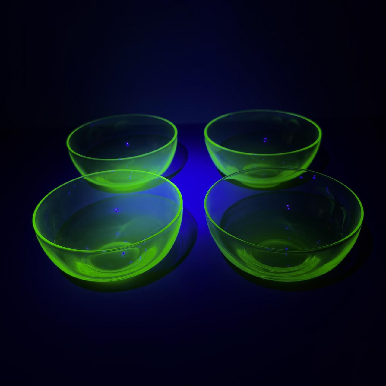 4 uranium schaaltjes, uv395