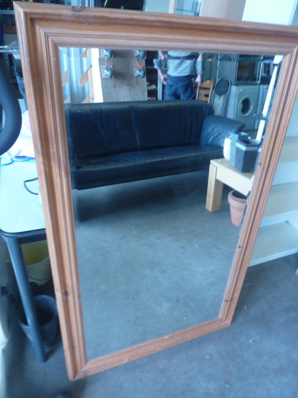 Spiegel met facetgeslepen glas