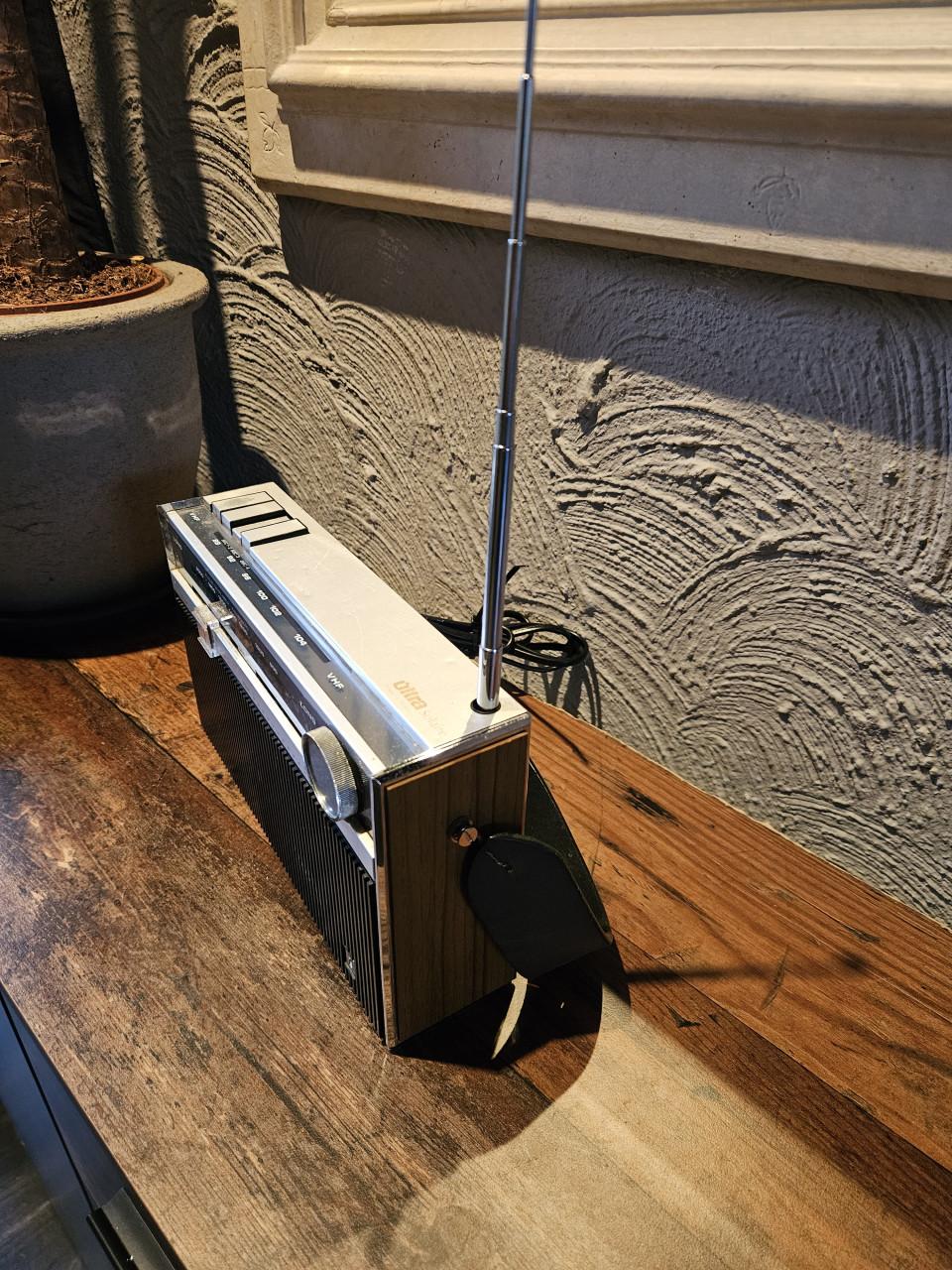 Vintage wereldontvanger ultra solaire marconiphone radio