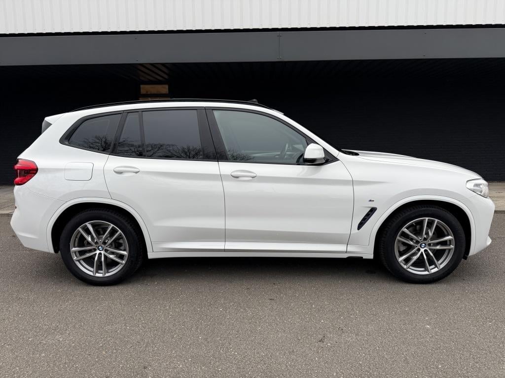 BMW X3 xdrive20i high executive // m-sport // pano // dealerondhouden /