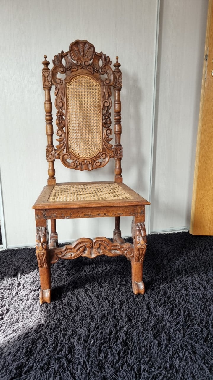 Antieke eetstoelen
