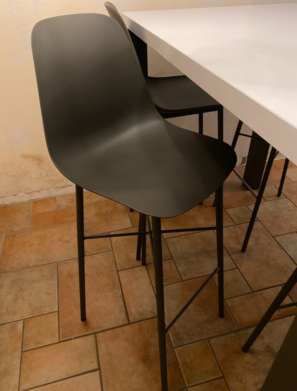 Bartafel met barstoelen