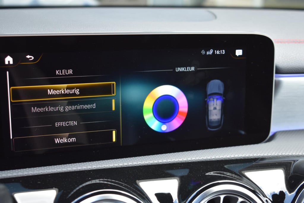 Mercedes-Benz Cla shooting brake 200 amg night | sfeerverlichting | trekhaa