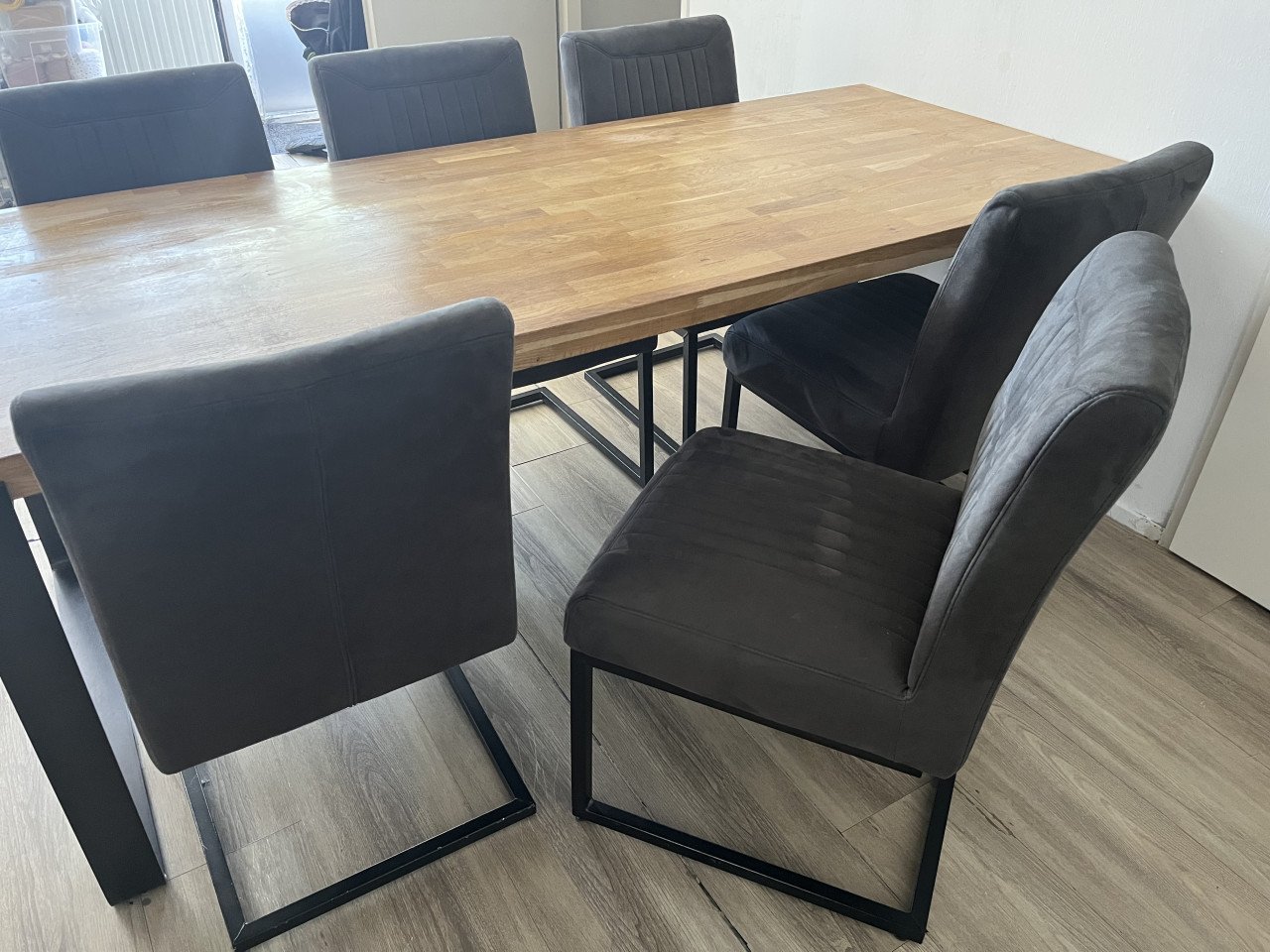 Eetkamertafel met 6 stoelen