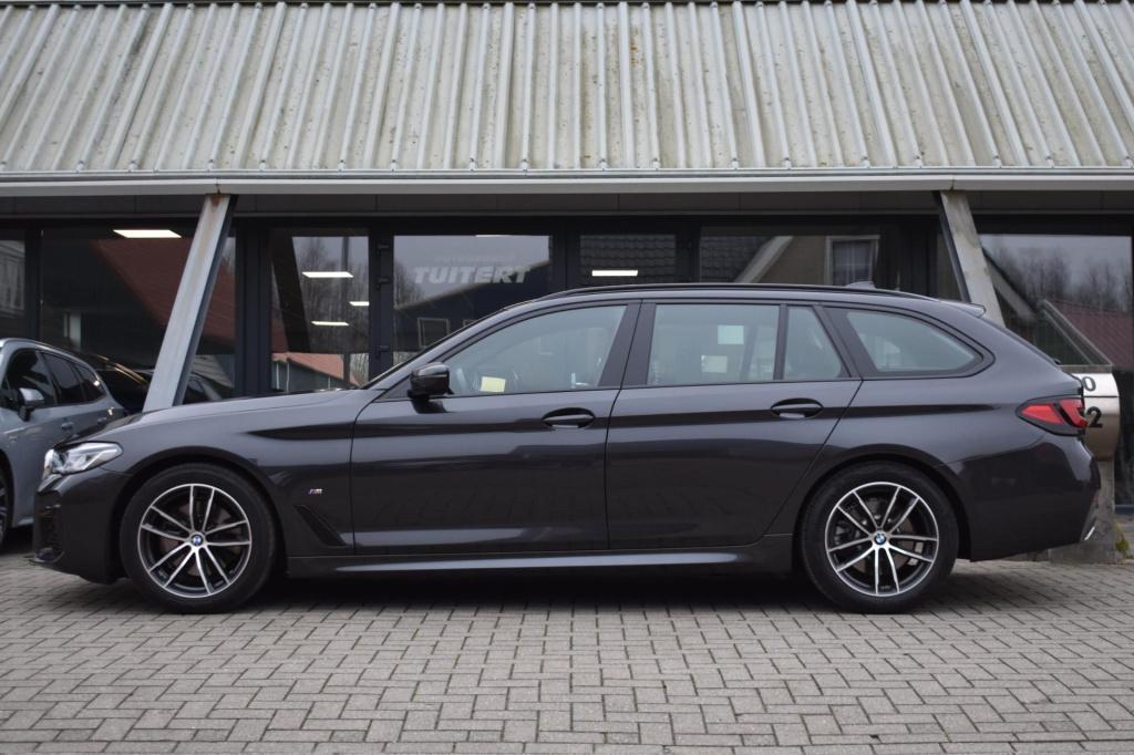 BMW 5 Serie touring 520i m-sport | laserlight | nap | dealer onderhouden | 