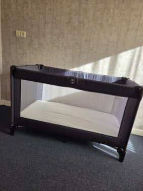 Campingbed in goede staat met 2 matrasjes