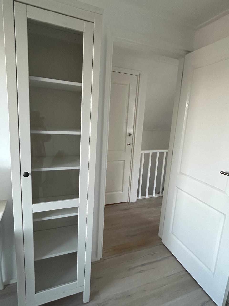 Kast (vitrine, boeken, verzameling)