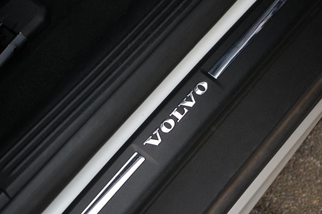 Volvo V40 cross country 2.0 t5 awd summum h&k - full options - panoramadak 