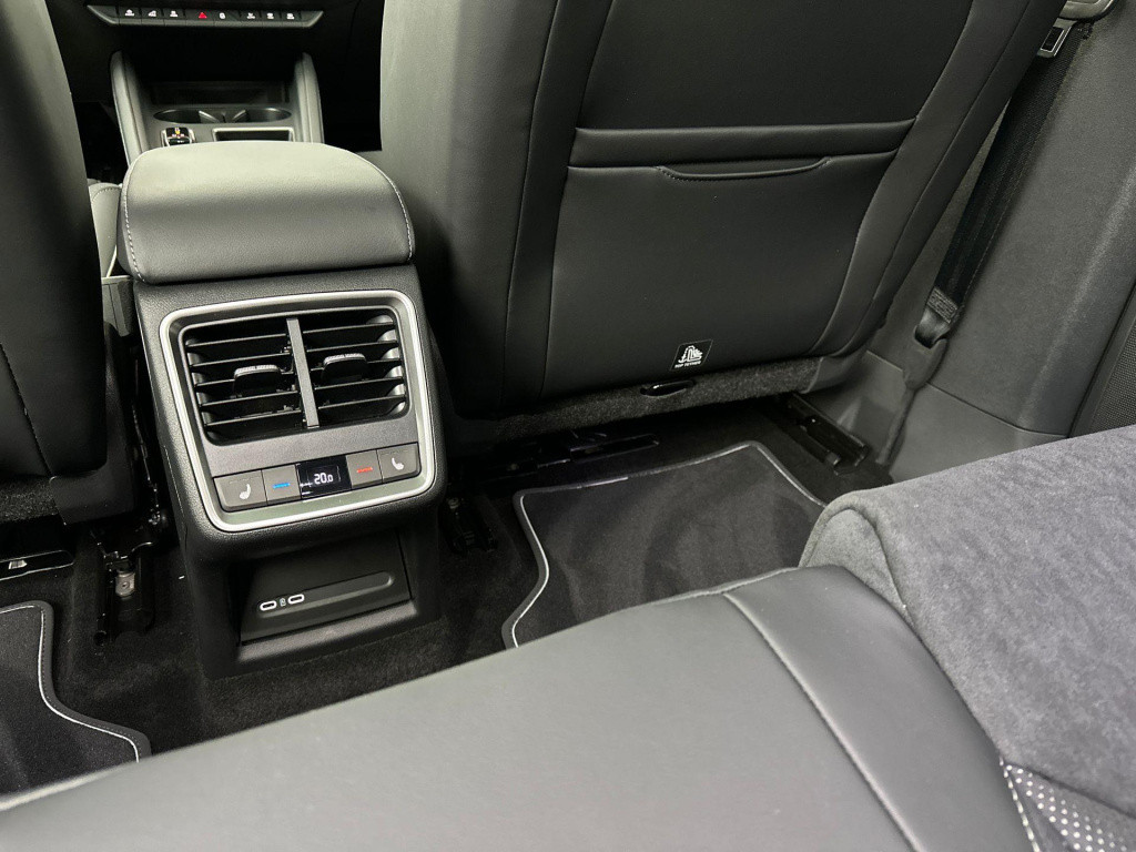 Skoda Enyaq Iv sportline elektromotor 210 kw / 286 pk suv elektri