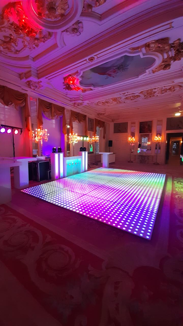 Verlichte dansvloer huren voor jouw feest of event?