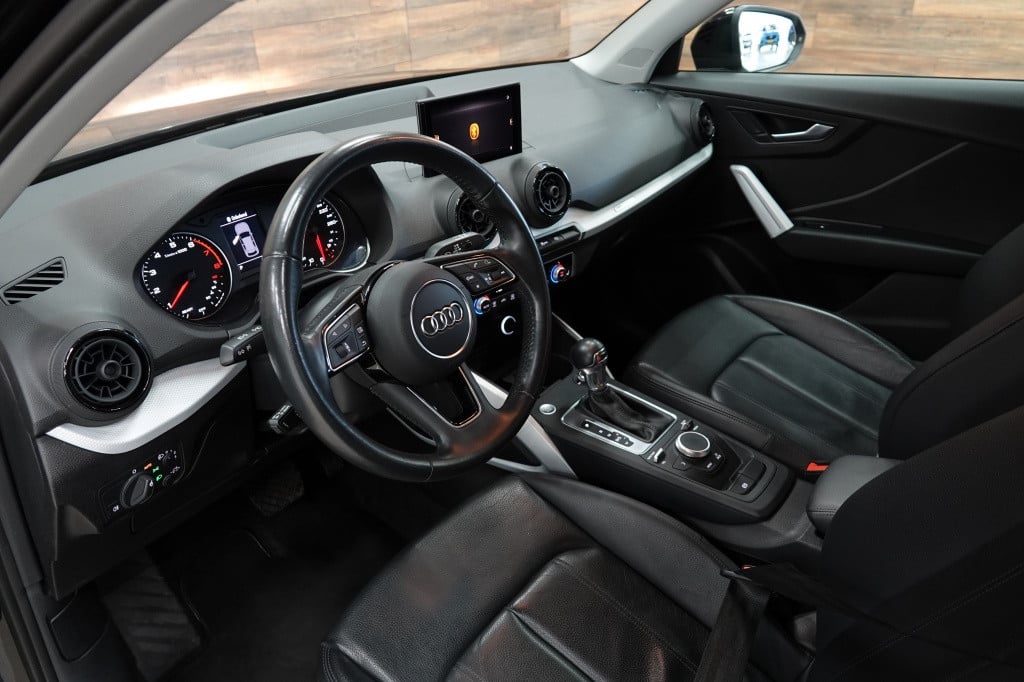 Audi Q2 30 tfsi | stoelverw. | leder | pdc |