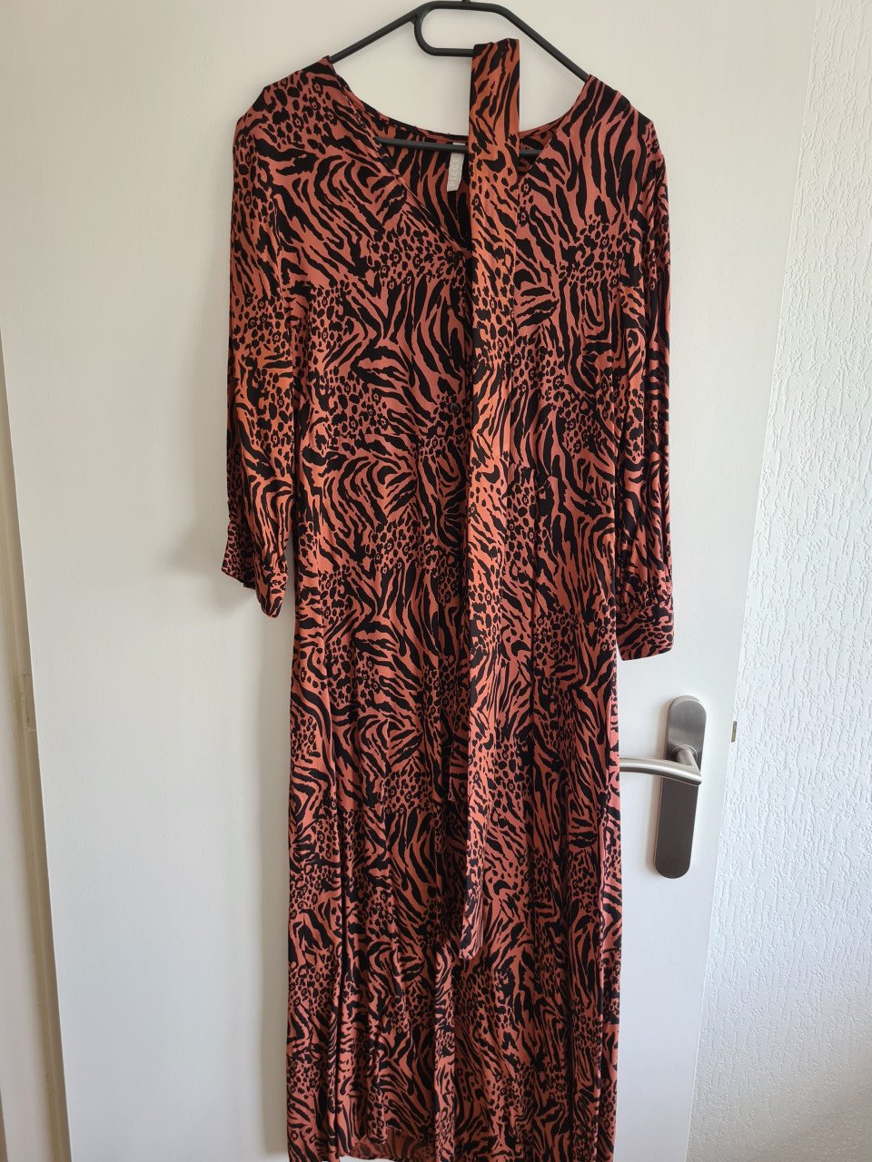 Roest bruin / zwart maxi jurk van Pieces Maat M