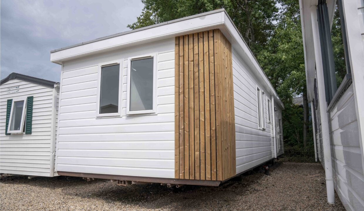 Diverse kunststof chalets te koop