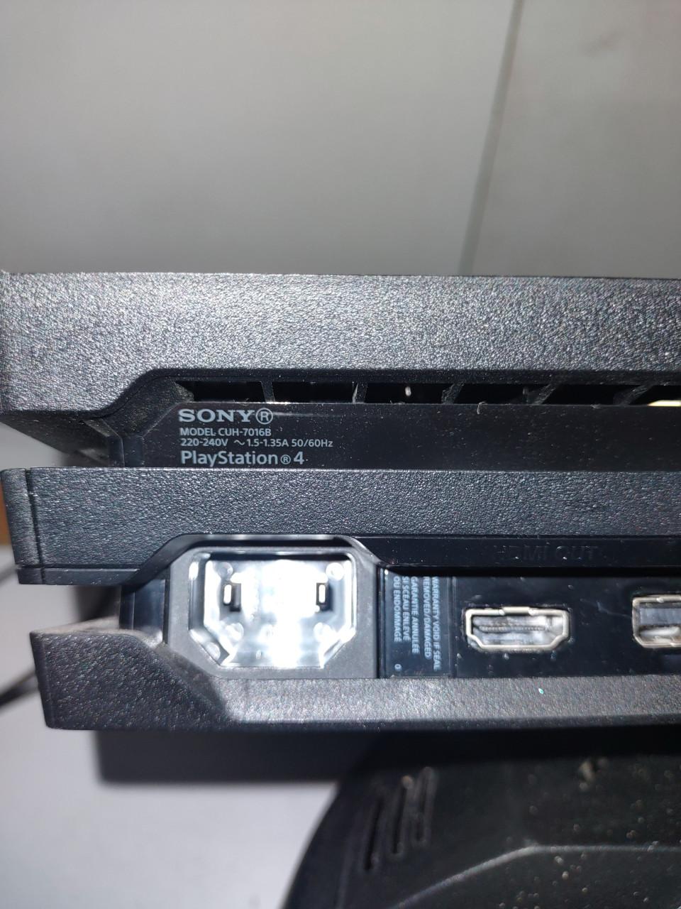 Playstation 4 pro, race stuur, pedalen, VR bril