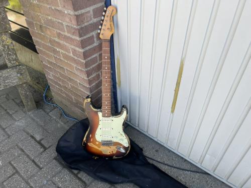 Squier Classic Vibe '60s Stratocaster Elektr Gitaar met hoes