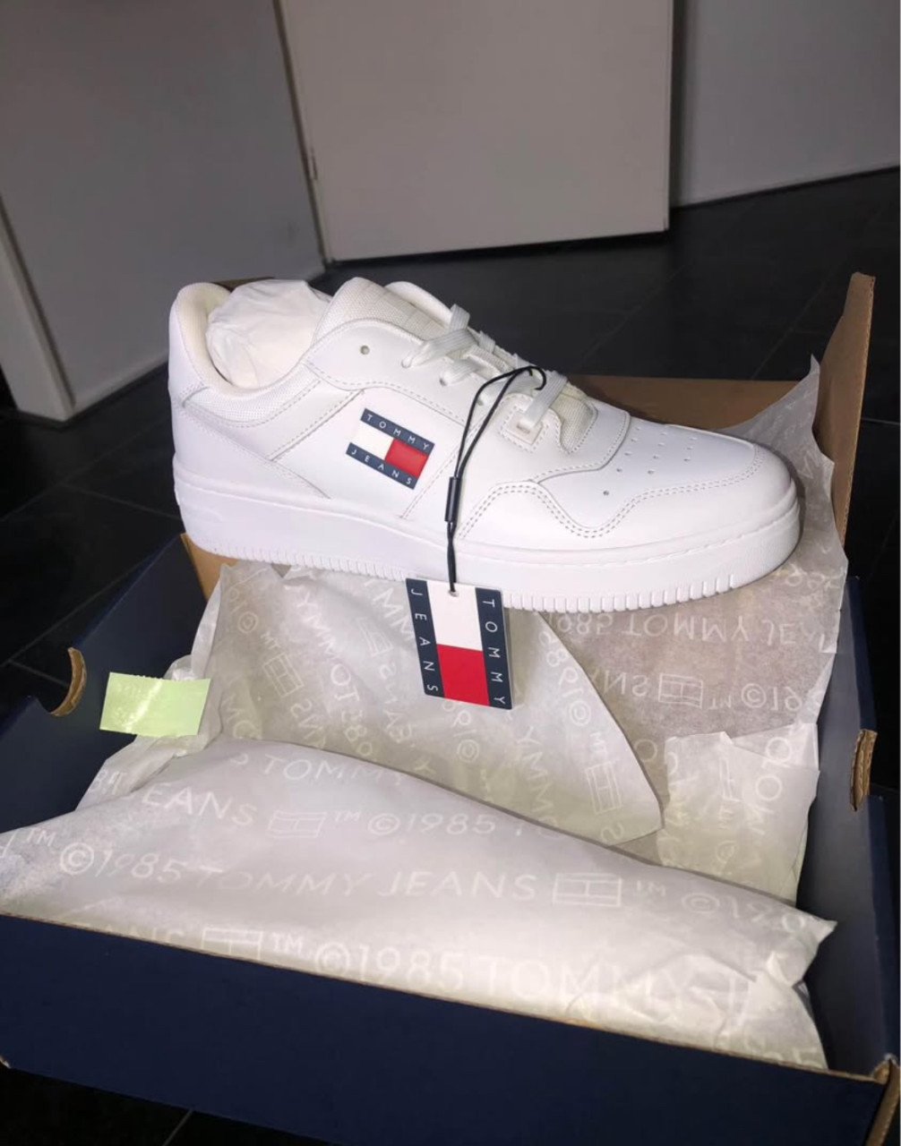 Nieuwe Tommy schoenen