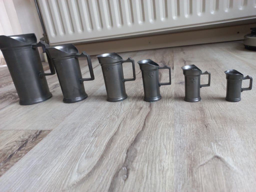Tinnen maatbekers