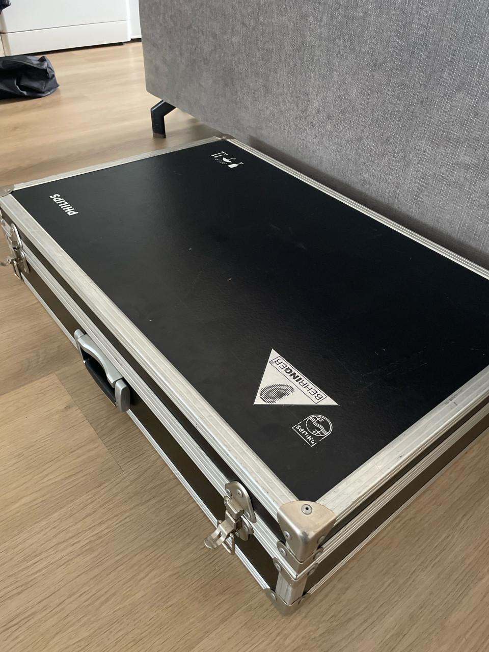 Behringer Eurodesk SX2442FX Mengpaneel + Stevige Flightcase!