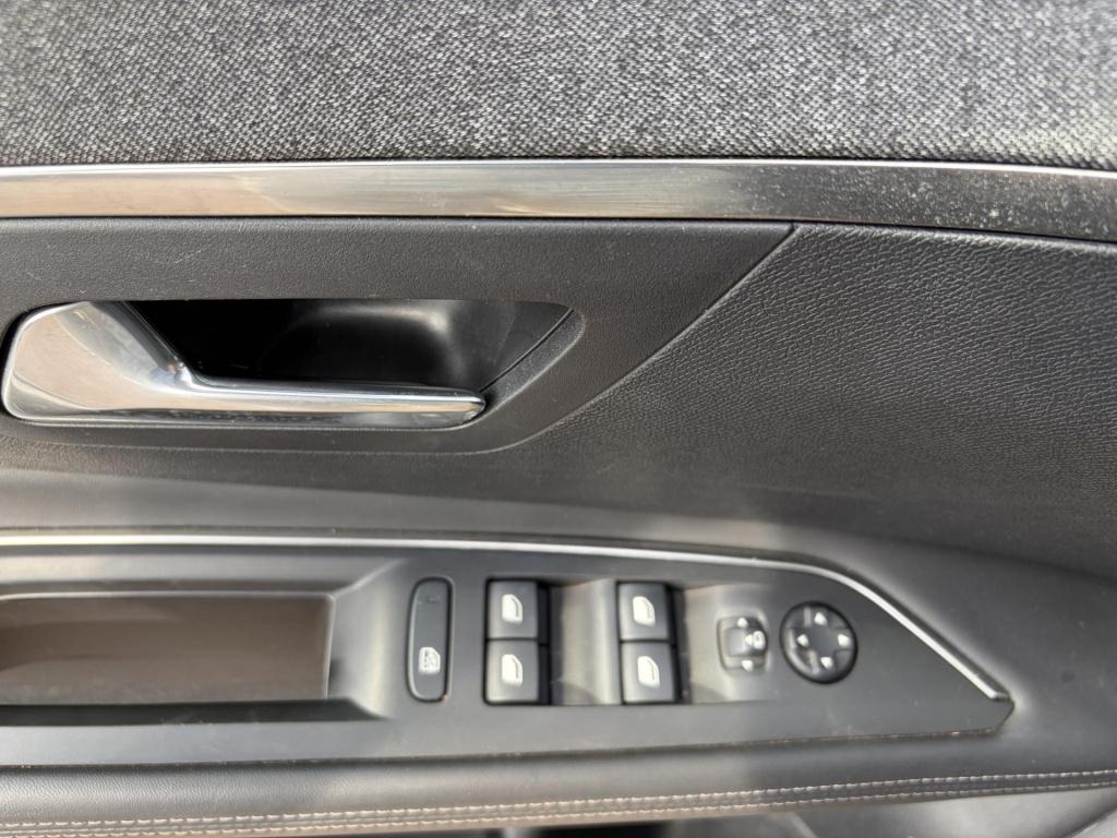 Peugeot 3008 1.2 puretech allure automaat| nieuwe motor!|24 maanden garanti