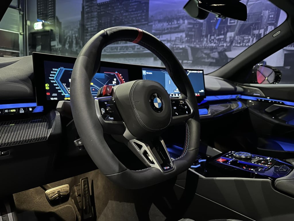 BMW M5 5-serie touring *keramisch*pano*bowers&wilkins*nl*
