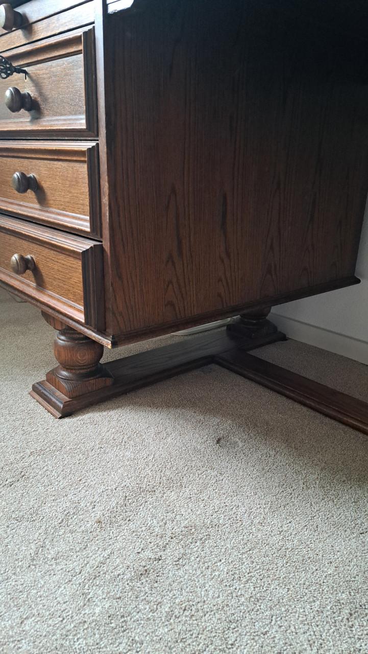Klassiek houten bureau +stoel