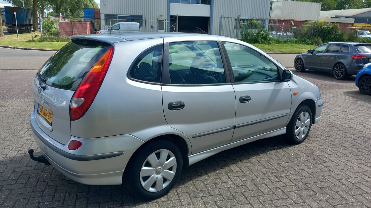 Nissan  ALMERA TINO 1.8 Acenta 5drs bj:2003 airco apk 2027 i.z.g.st