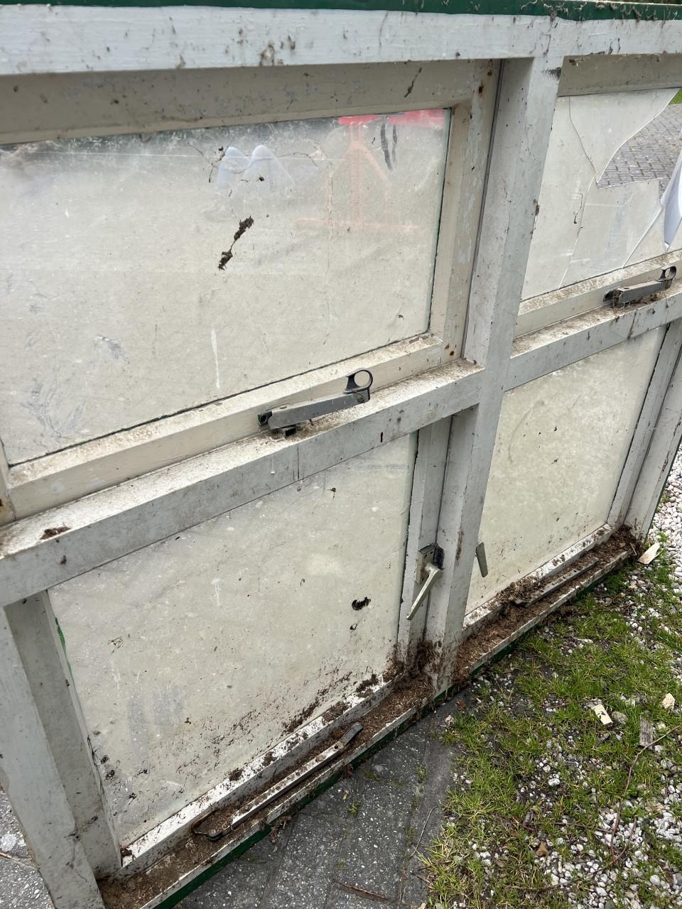 Gratis hardhouten kozijn