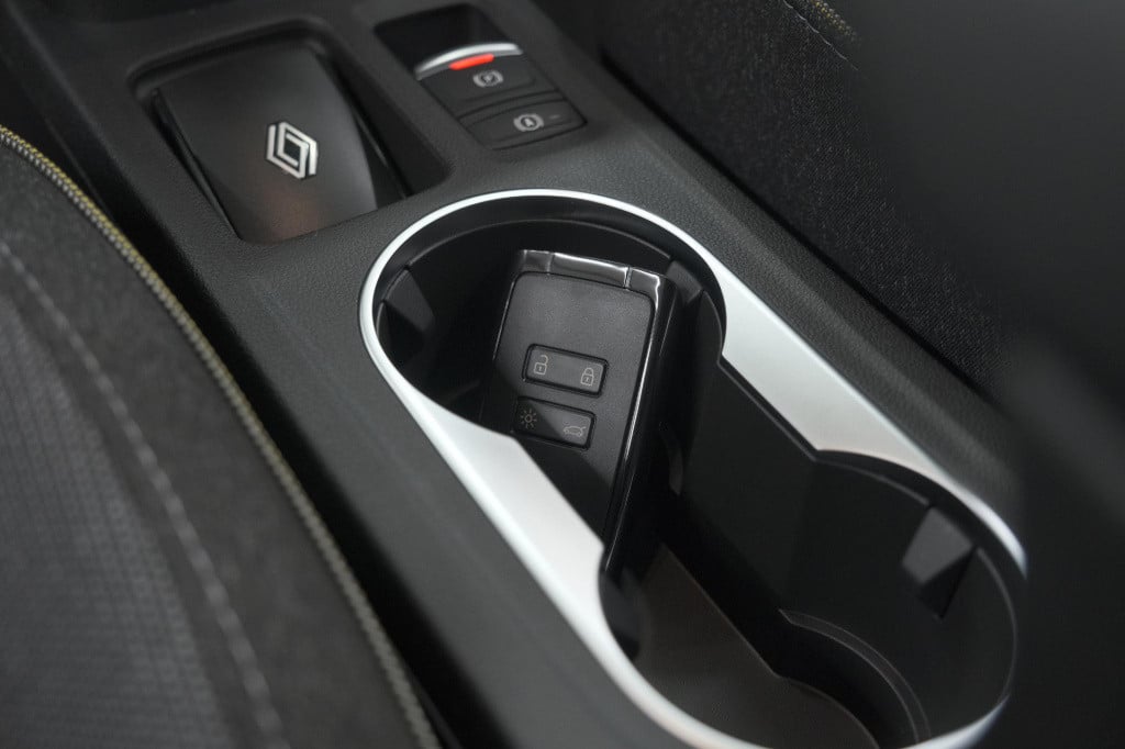 Renault Captur 1.6 e-tech full hybrid 145 techno | advanced driving | camer