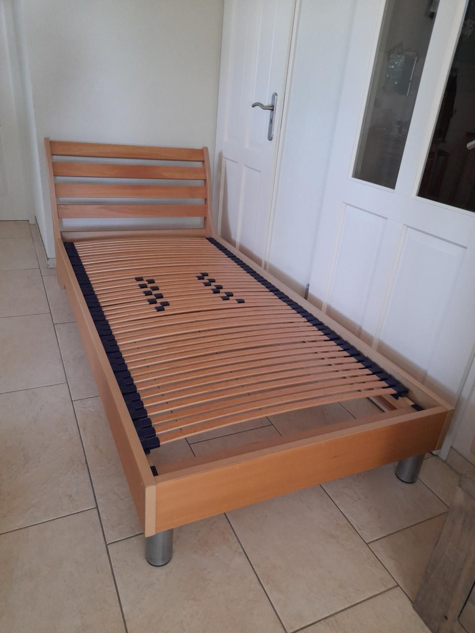 Mooi net 1 persoons bed 90 x 200 (in goede staat)