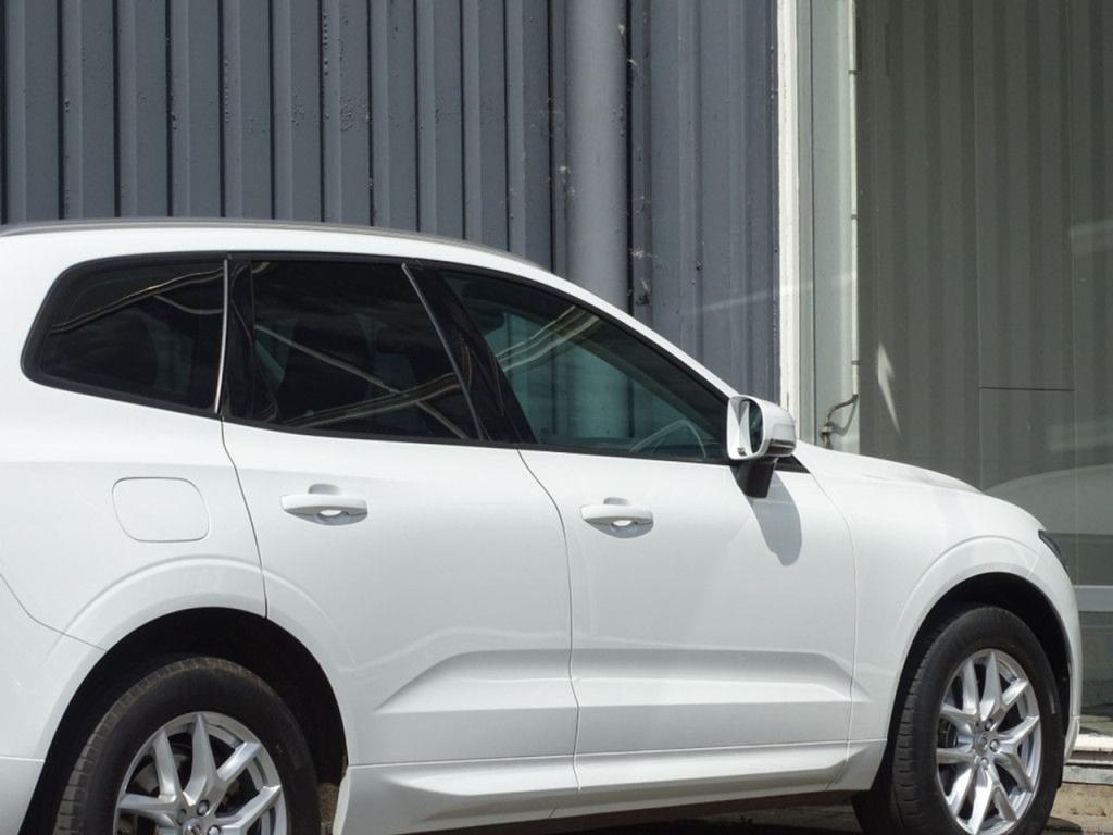 Volvo XC60 2.0 d4 momentum pro adap. led | apple carplay/android auto!