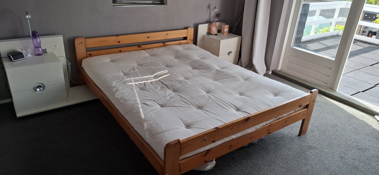 Tweepersoonsbed 160x200 met lattenbodem